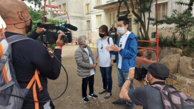 １回目の東洋街中継の様子